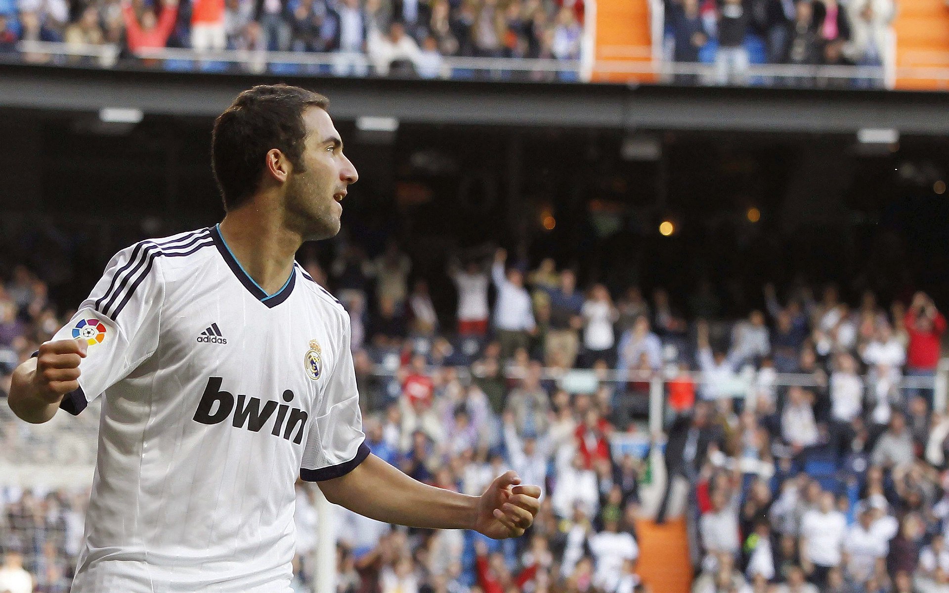 意甲尘埃落定：尤文在补时2-1险胜拉齐奥，榜首之争持续升温，尤文提前2轮意甲夺冠